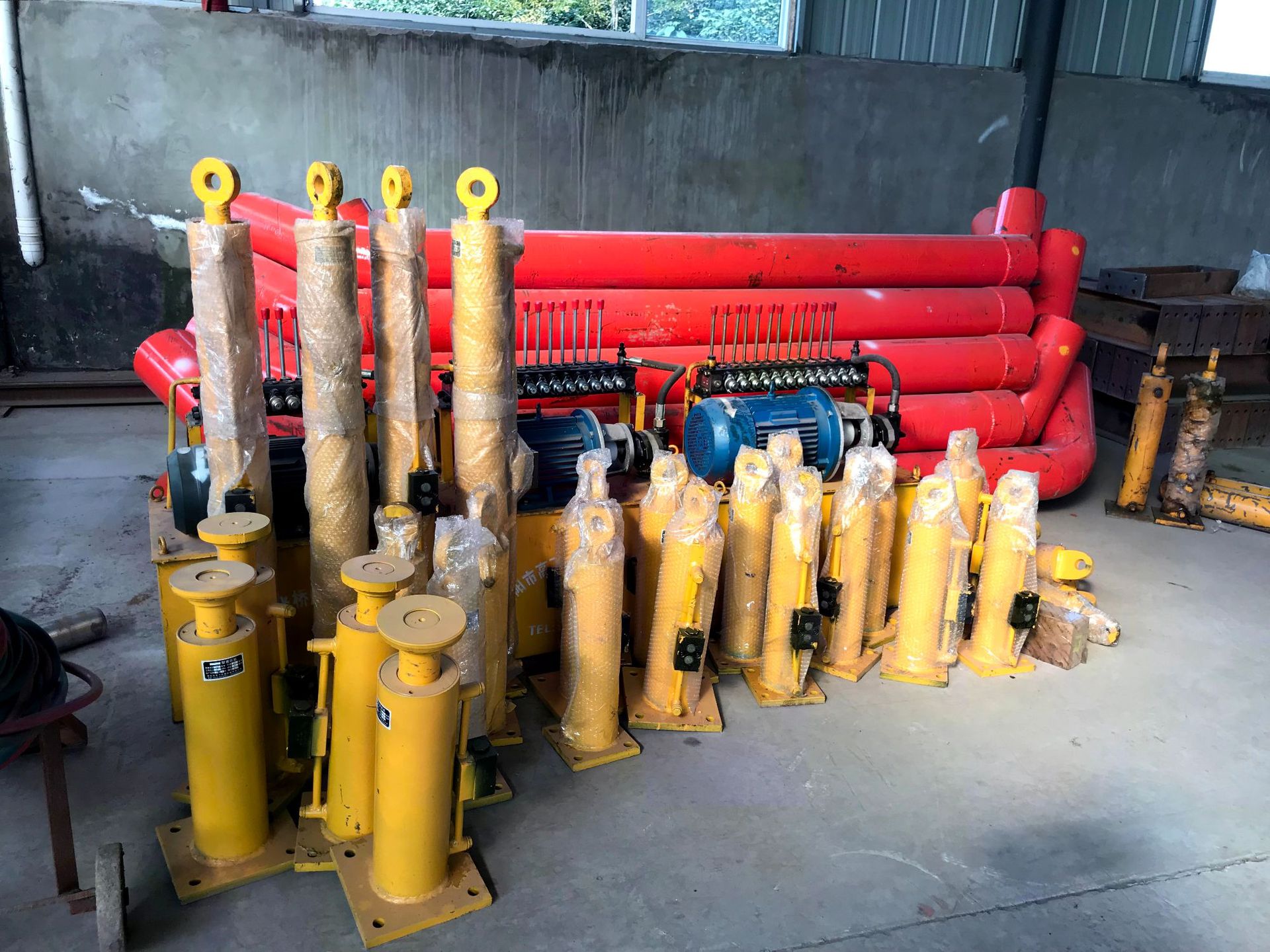 液压系统在二衬台车中的应用 液压油缸的关键作用与维护